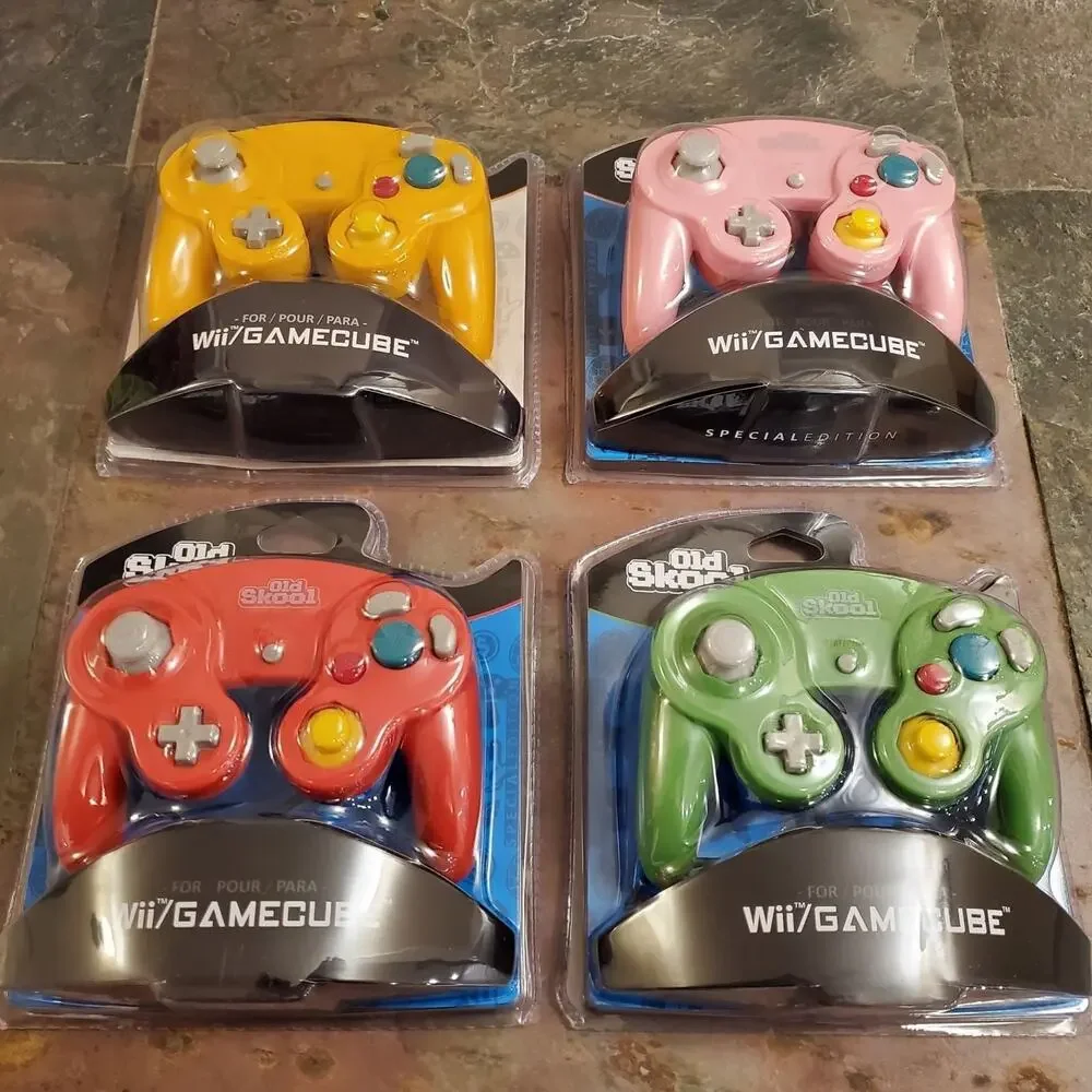 4 Gamecube Controllers - 4 Colors Bundle (NEW), Red Green Orange Pink - Nintendo